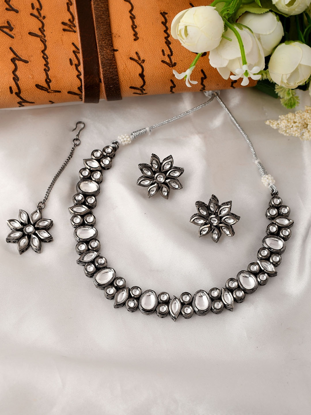 

AQUASTREET JEWELS Rhodium-Plated Silver Toned Kundan Studded Choker Jewellery Set