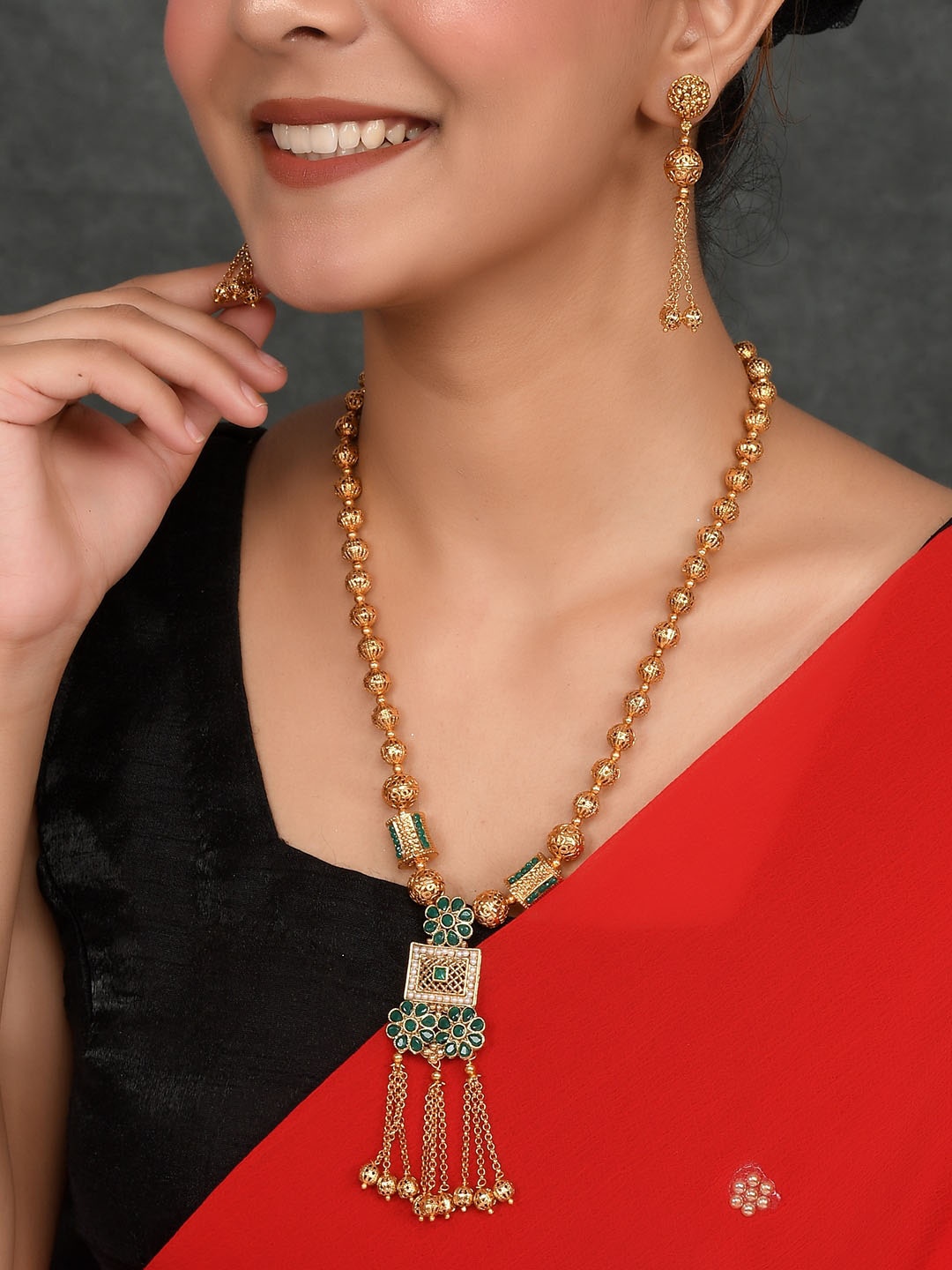 

AQUASTREET JEWELS Gold-Plated Green Stone-Studded & Beaded Jewellery Set