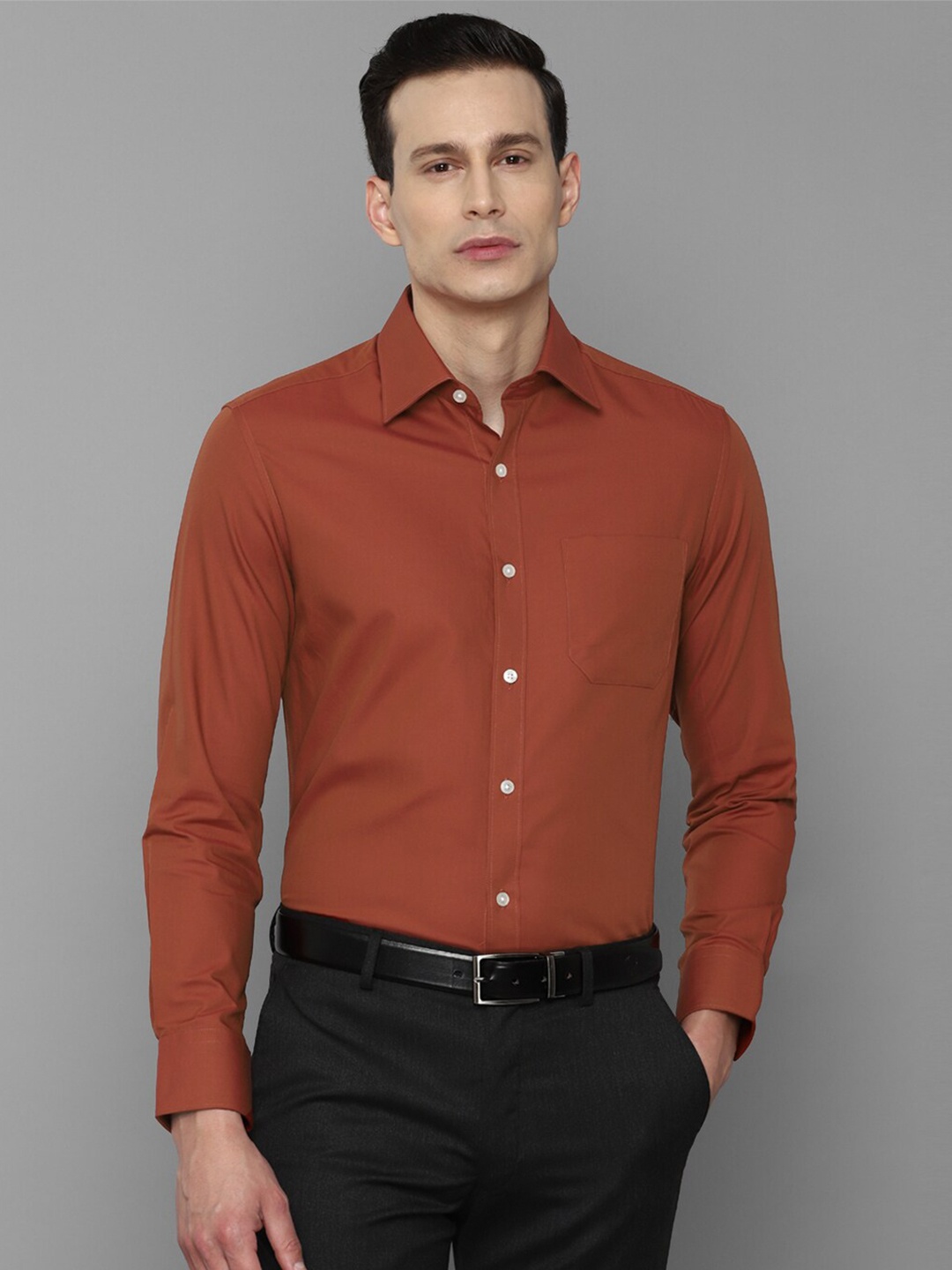 

Louis Philippe Men Red Solid Cotton Formal Shirt