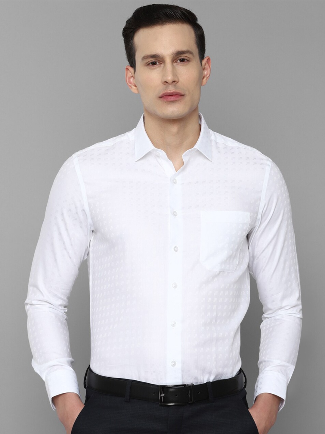 

Louis Philippe Men White Slim Fit Grid Tattersall Checks Cotton Formal Shirt