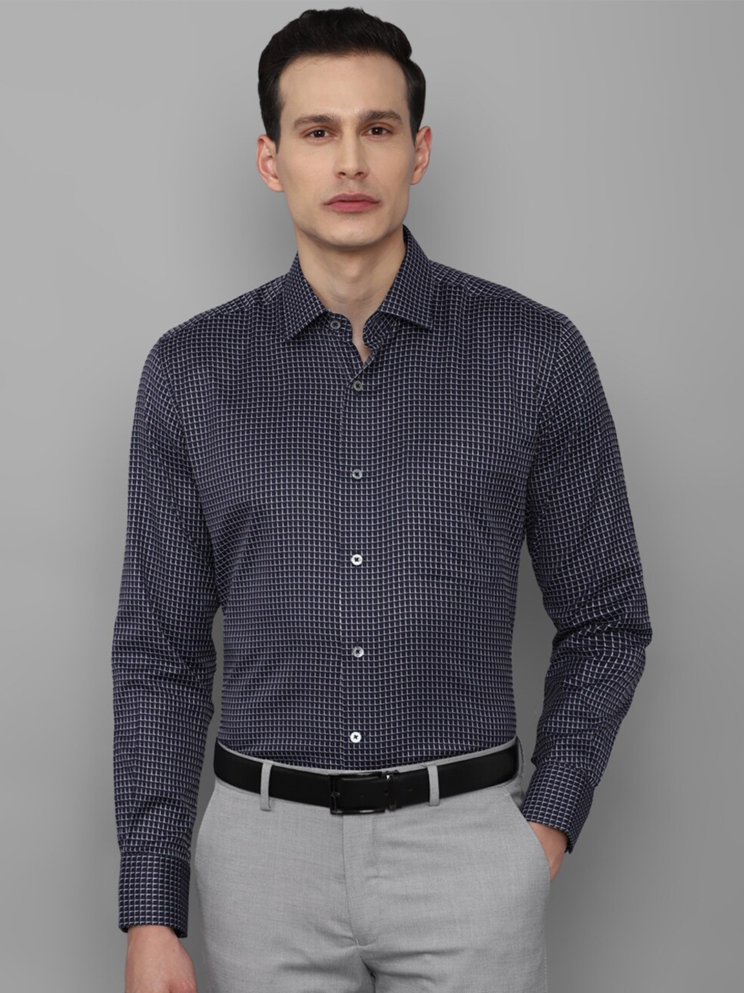 

Luxure by Louis Philippe Men Navy Blue Grid Tattersall Checks Checked Formal Shirt