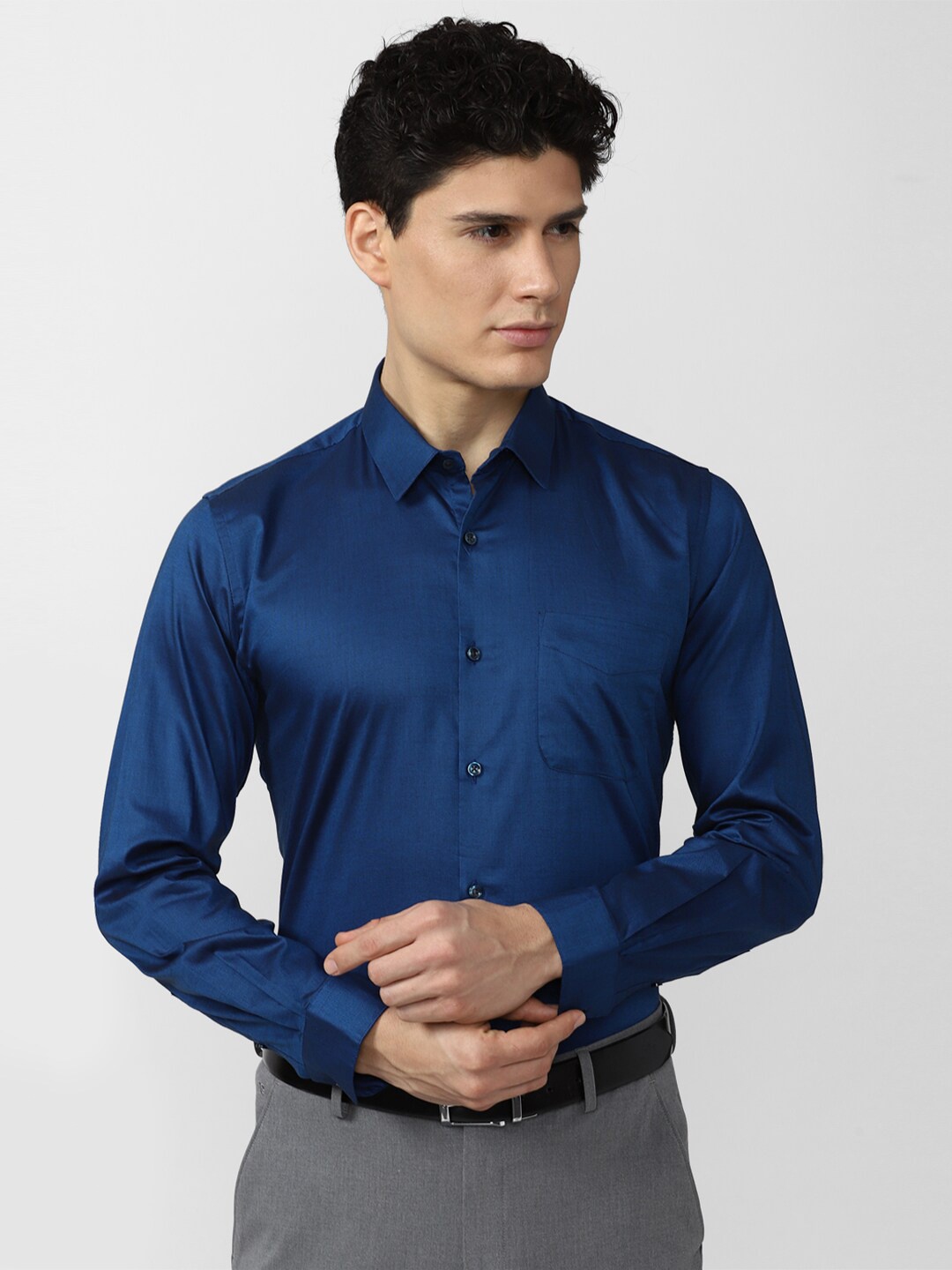 

Peter England Men Blue Slim Fit Formal Cotton Shirt