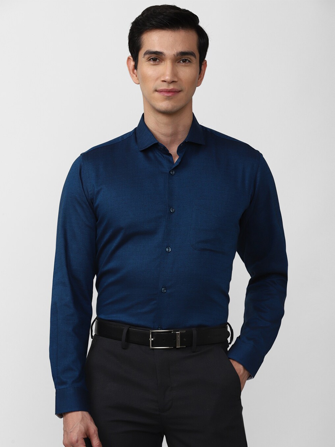 

Peter England Men Navy Blue Formal Shirt