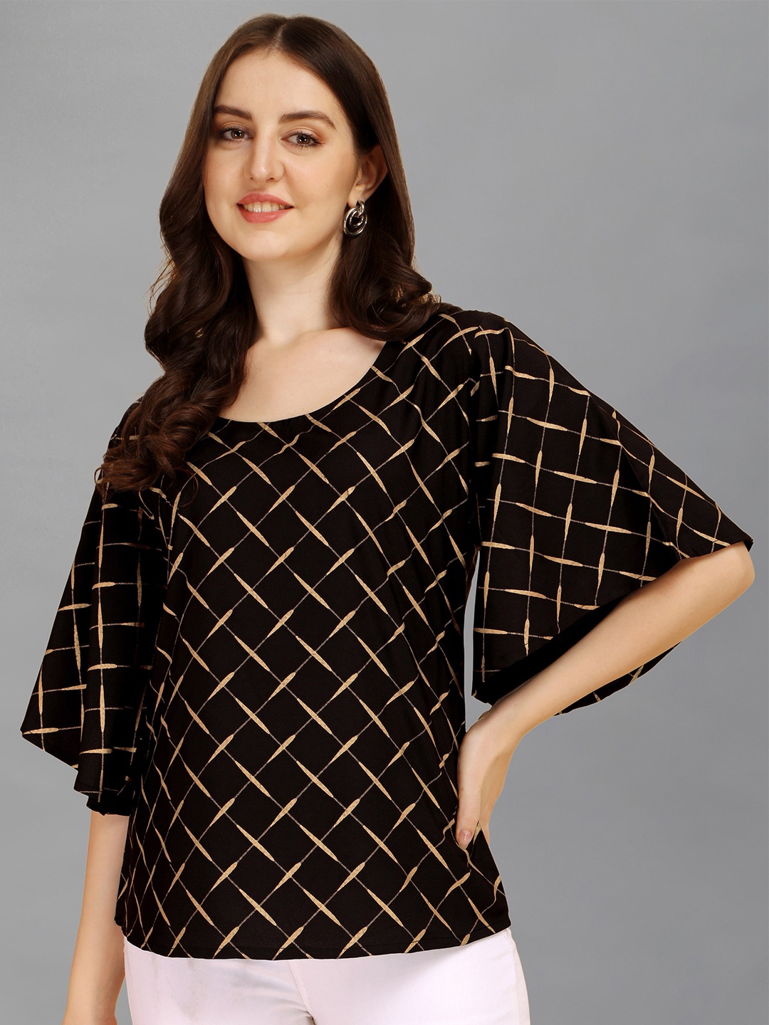 

Paralians Women Black & Gold Geometric Print Crepe Top