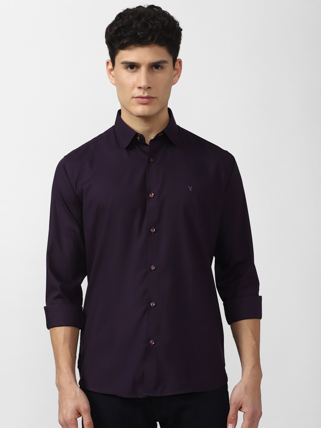 

V Dot Men Purple Solid Slim Fit Casual Shirt