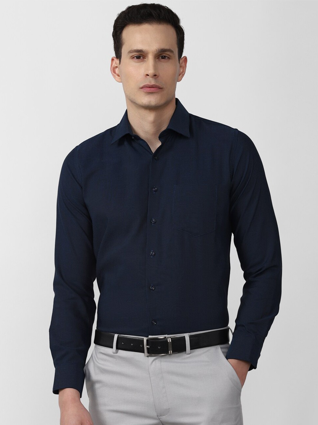 

Van Heusen Men Navy Blue Slim Fit Formal Cotton Shirt