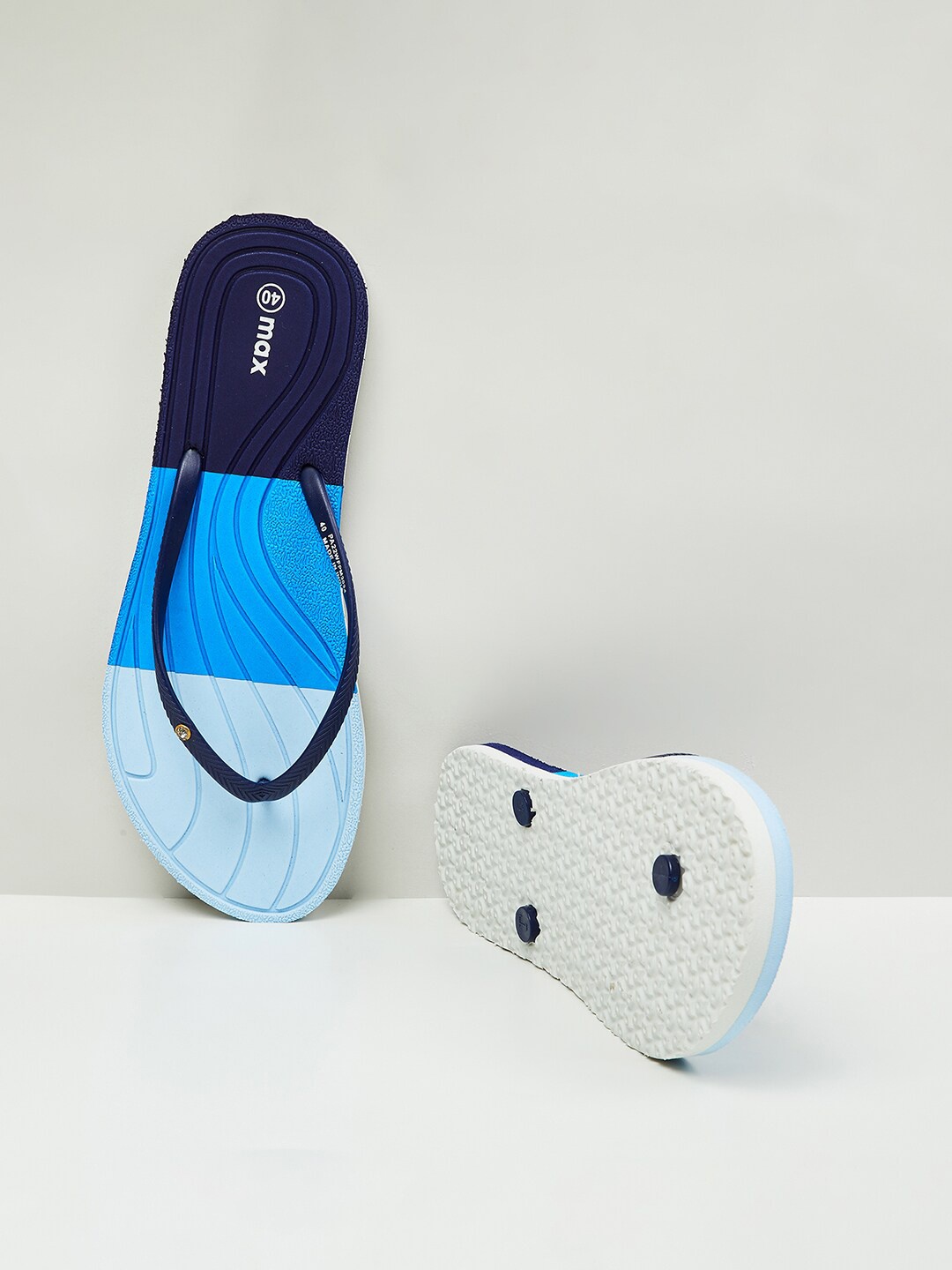 

max Women Blue & White Printed Rubber Thong Flip-Flops