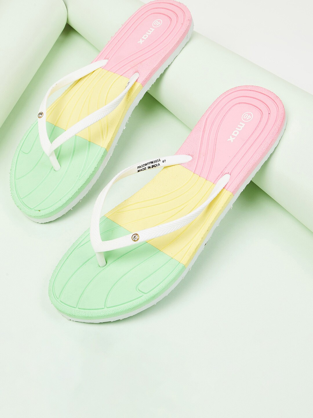 

max Women White & Green Colourblocked Thong Flip-Flops