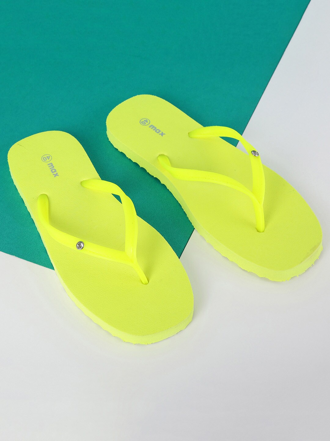 

max Women Yellow Solid Thong Flip-Flops