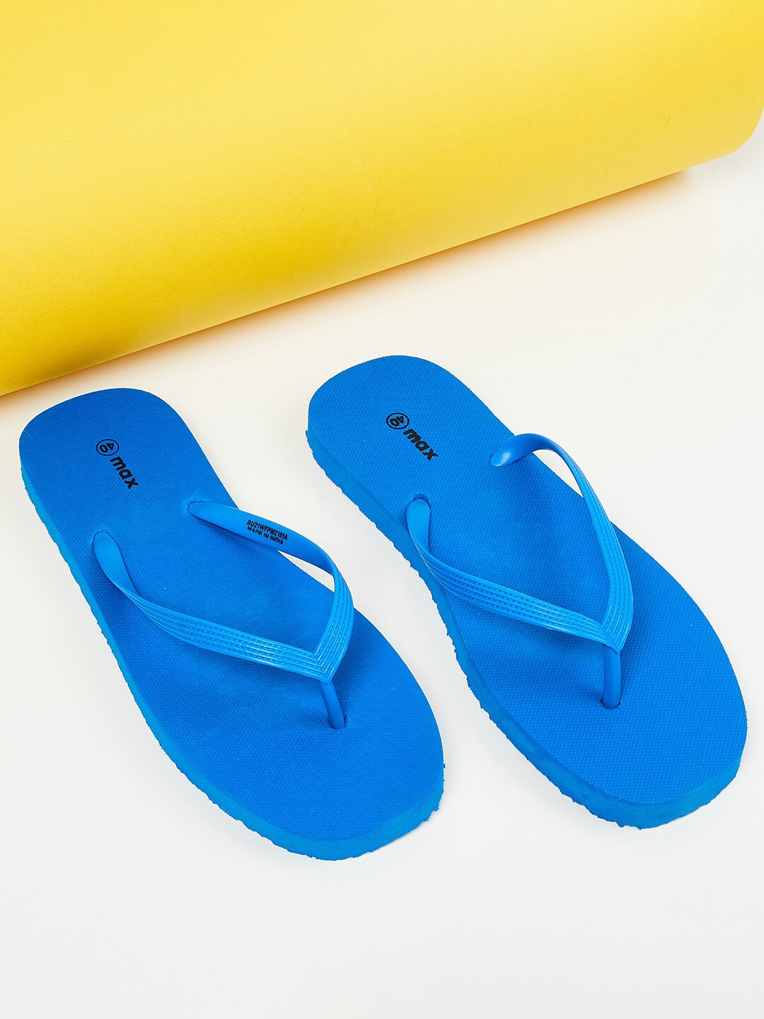 

max Women Blue & Black Rubber Thong Flip-Flops