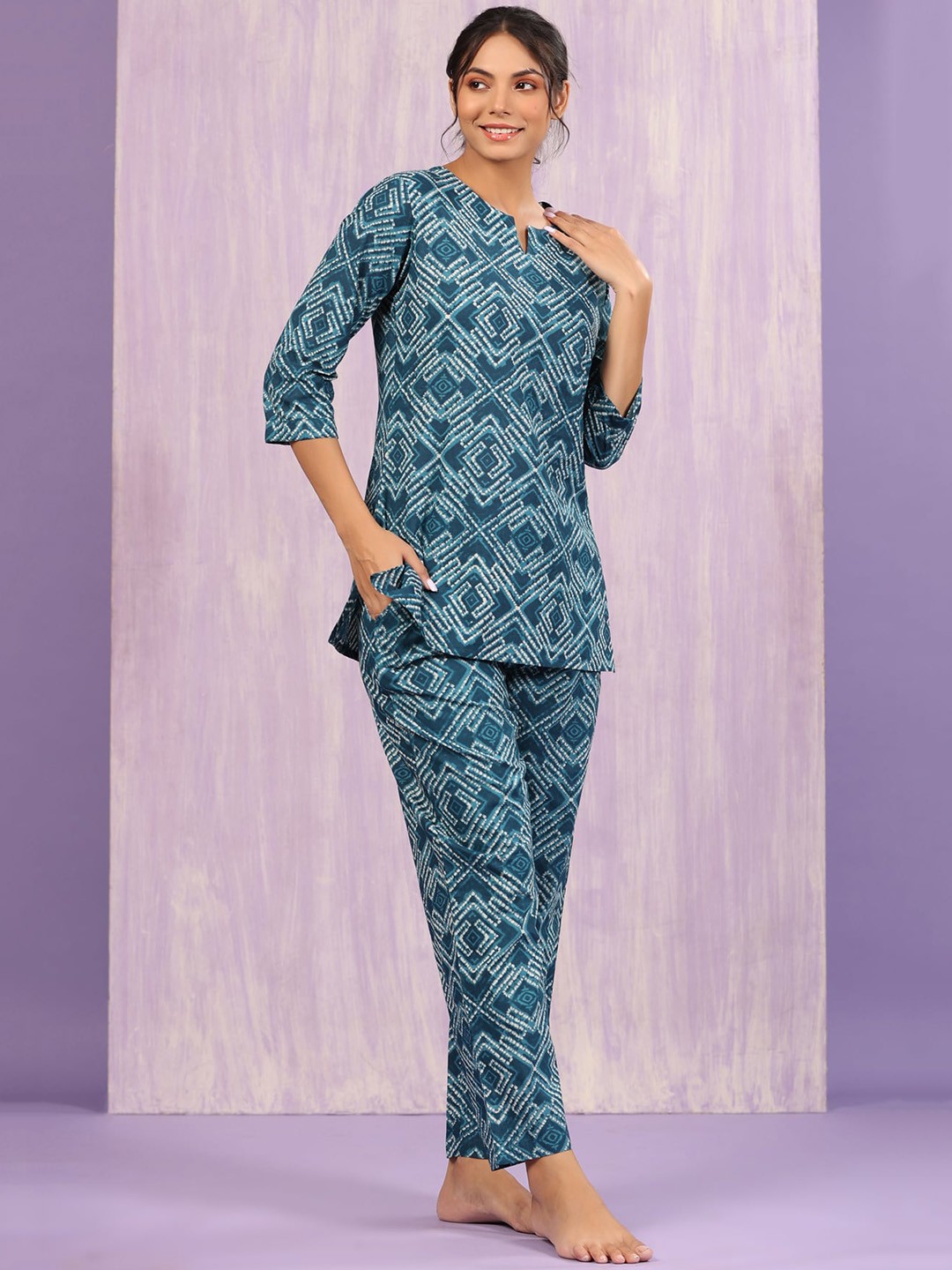 

JISORA Women Blue & Off White Geometric Printed Night suit