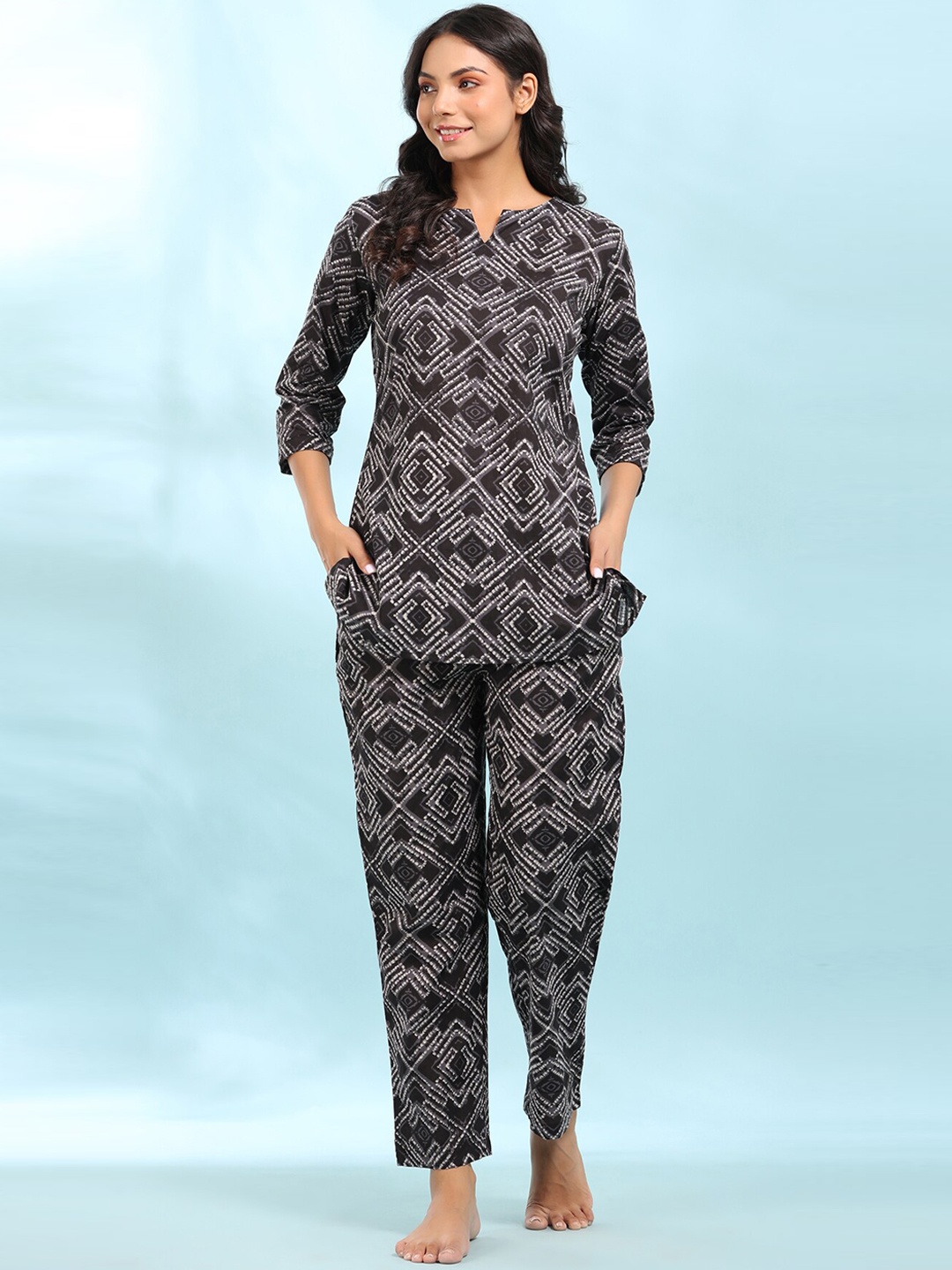 

JISORA Women Printed Cotton Night Suit, Black