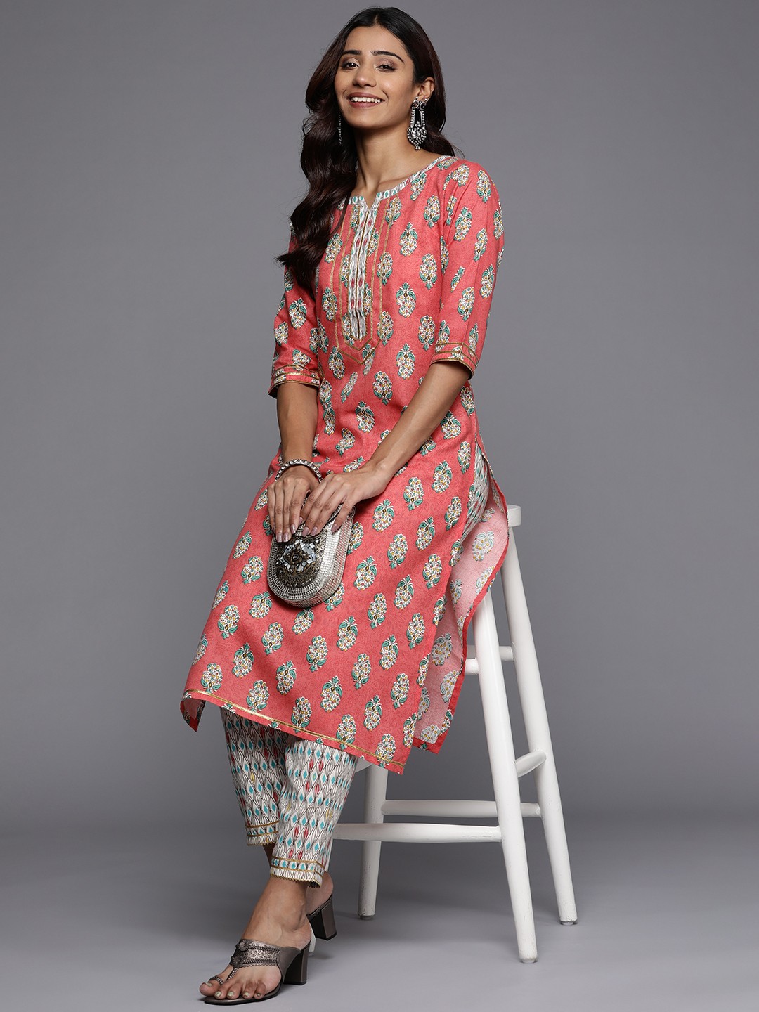 

Libas Women Coral & Green Floral Motifs Printed Gotta Patti Cotton Kurta