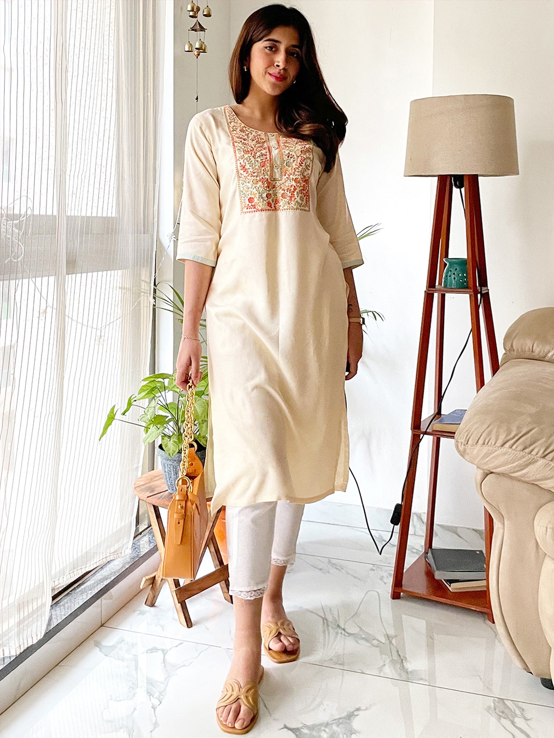 

Libas Women Cream-Coloured & Peach-Coloured Floral Embroidered Pashmina Wool Kurta