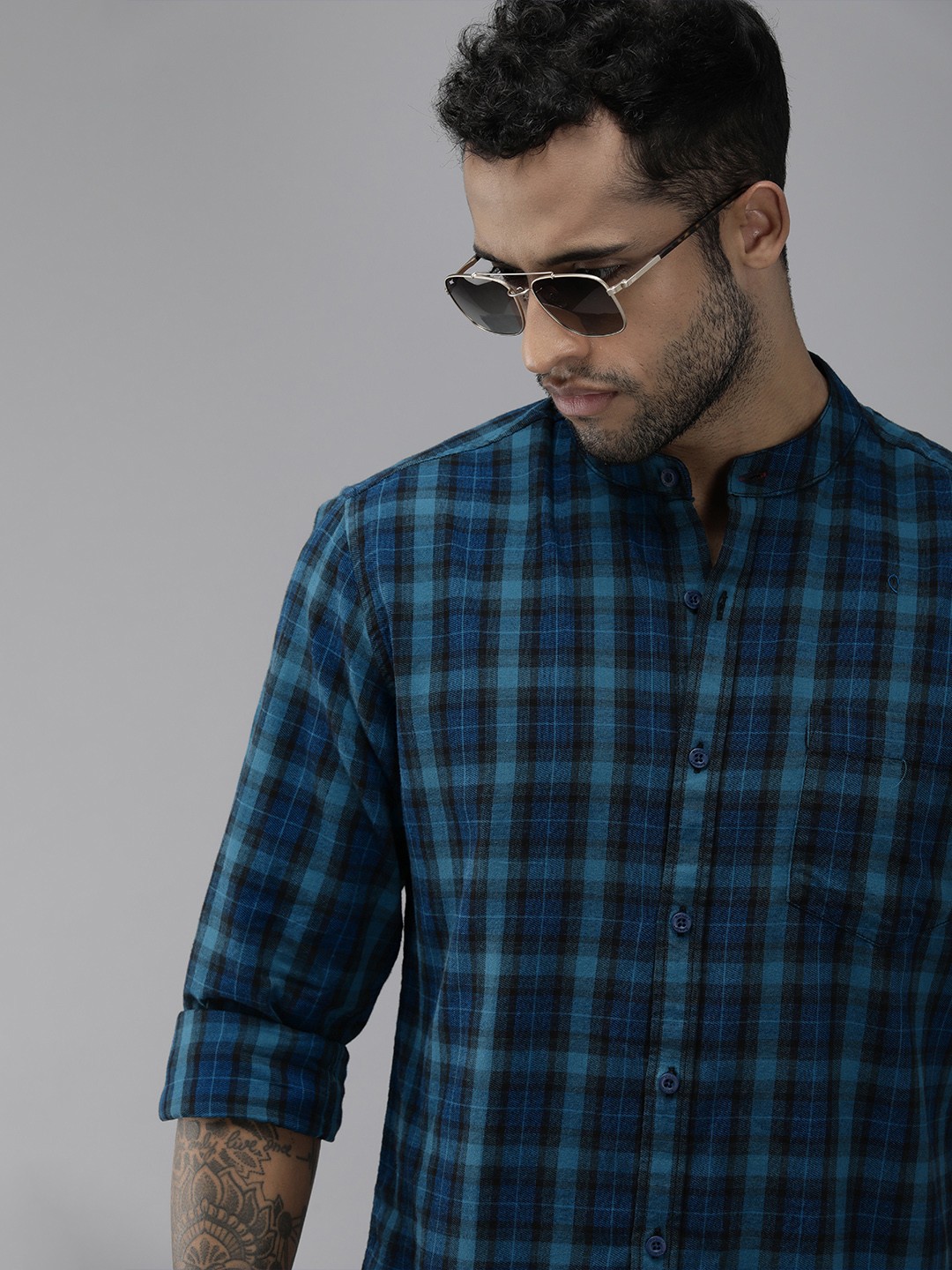 

Roadster Men Navy Blue Comfort Tartan Checks Checked Casual Shirt