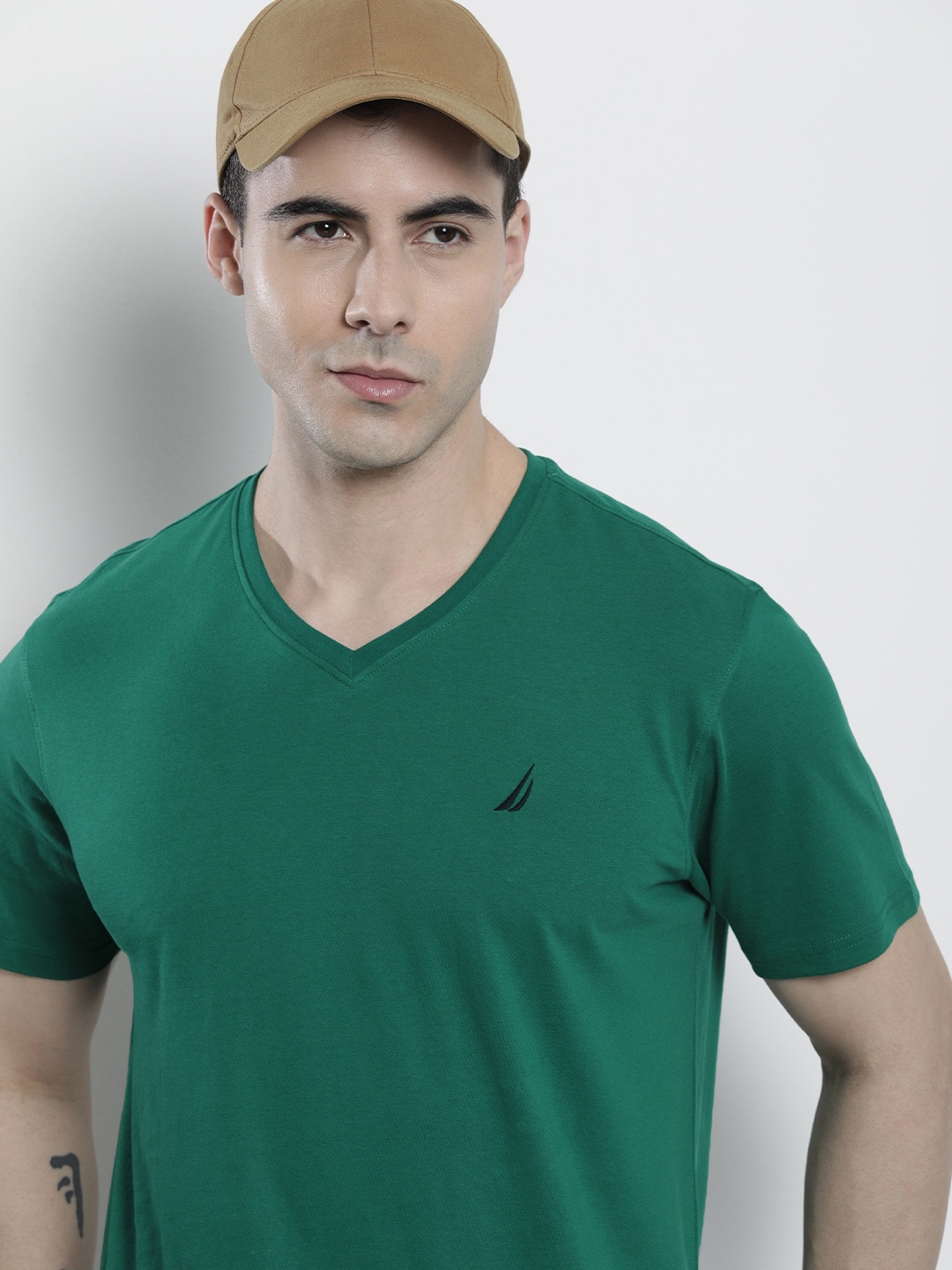 

Nautica Men Pure Cotton V-Neck T-shirt, Green