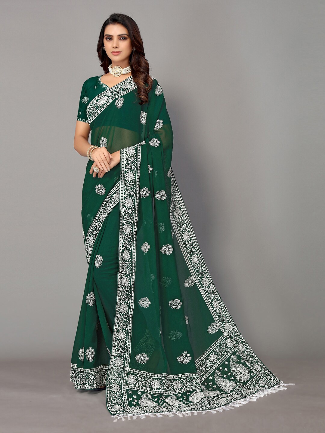 

HRITIKA Green & White Floral Chikankari Pure Georgette Saree