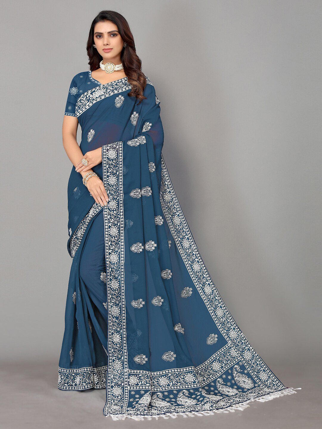 

HRITIKA Blue & White Floral Chikankari Pure Georgette Saree