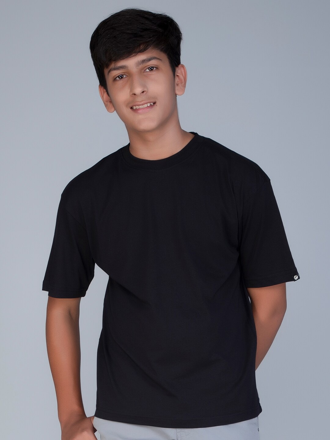 

Teeshut Boys Black Solid Cotton T-shirt