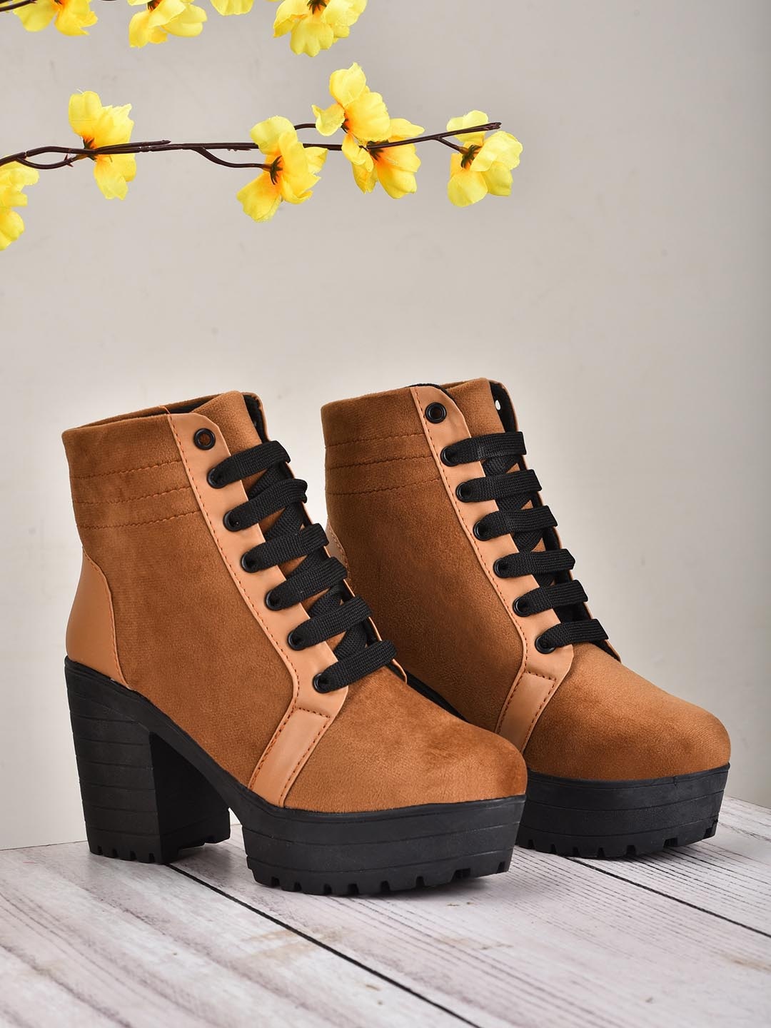 

Moonwalk Women Tan Brown Solid Block Boots
