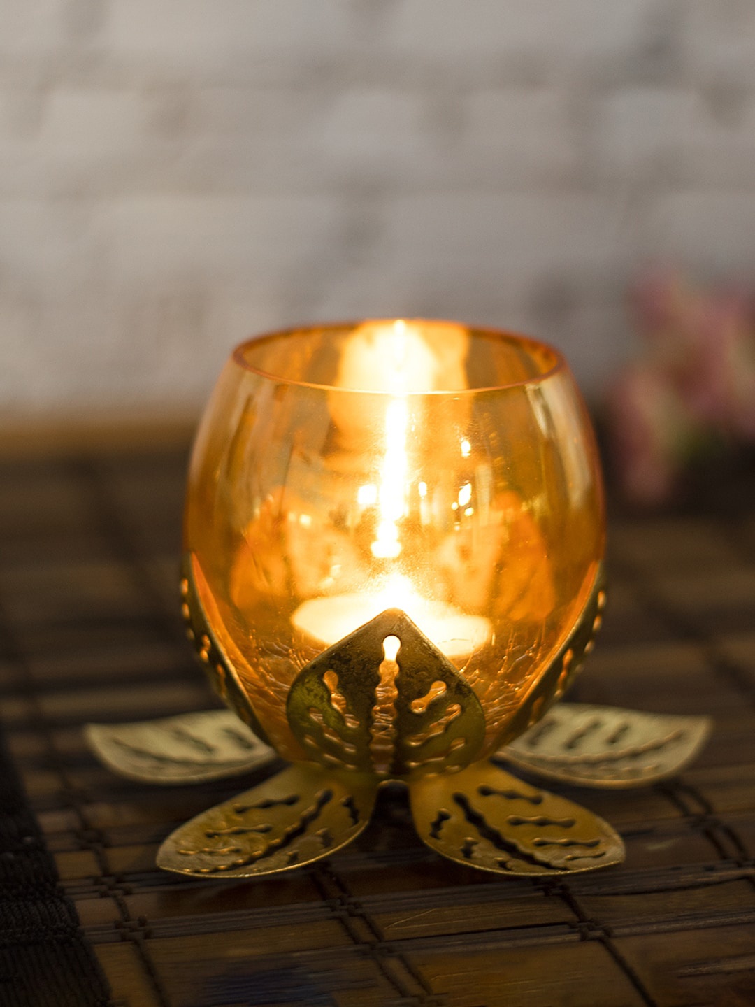 MARKET99 Gold-Toned Textured Lotus-Shaped Candle Holders