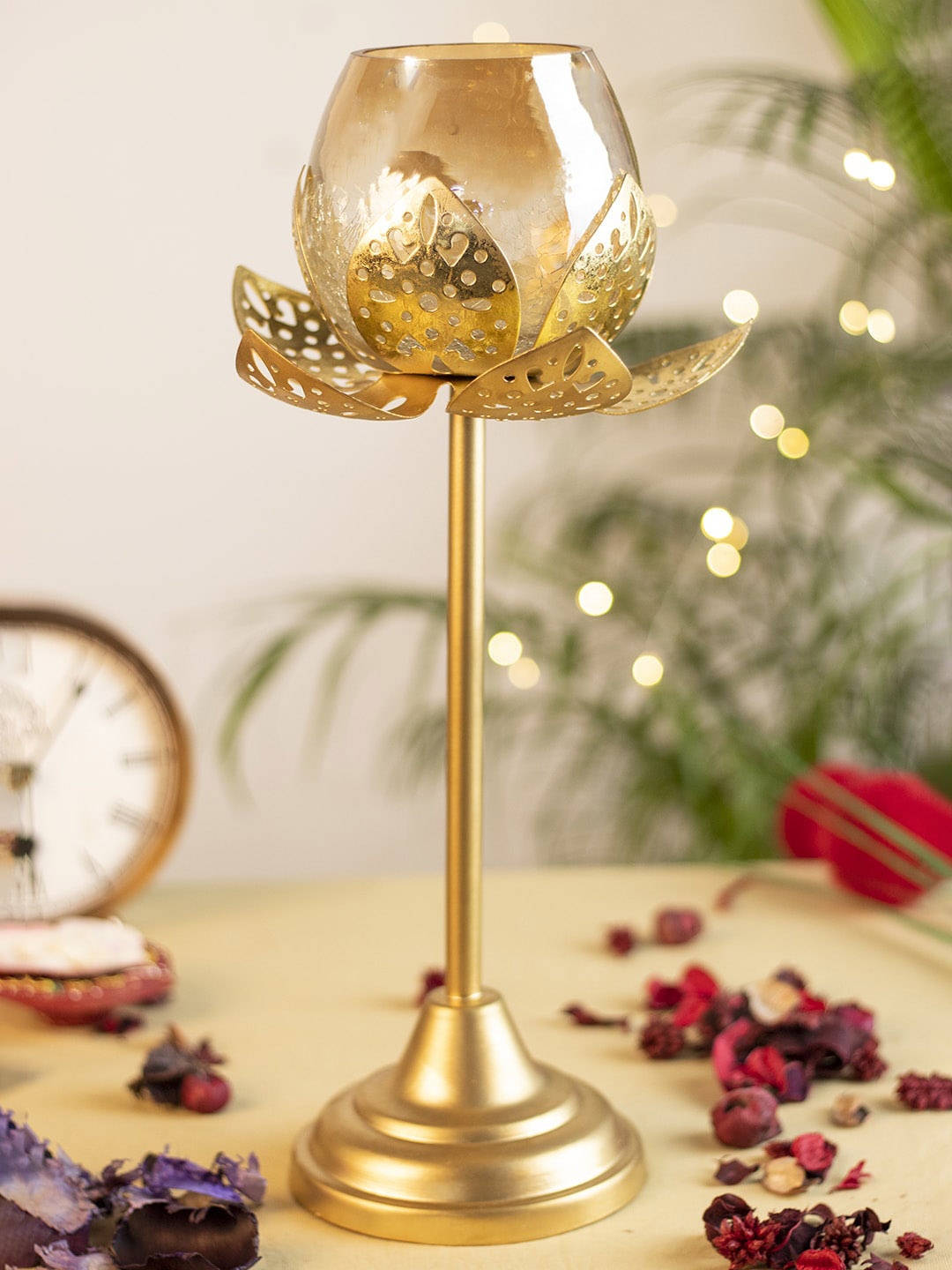 

MARKET99 Gold-Toned Lotus Tea-light Candle Holders