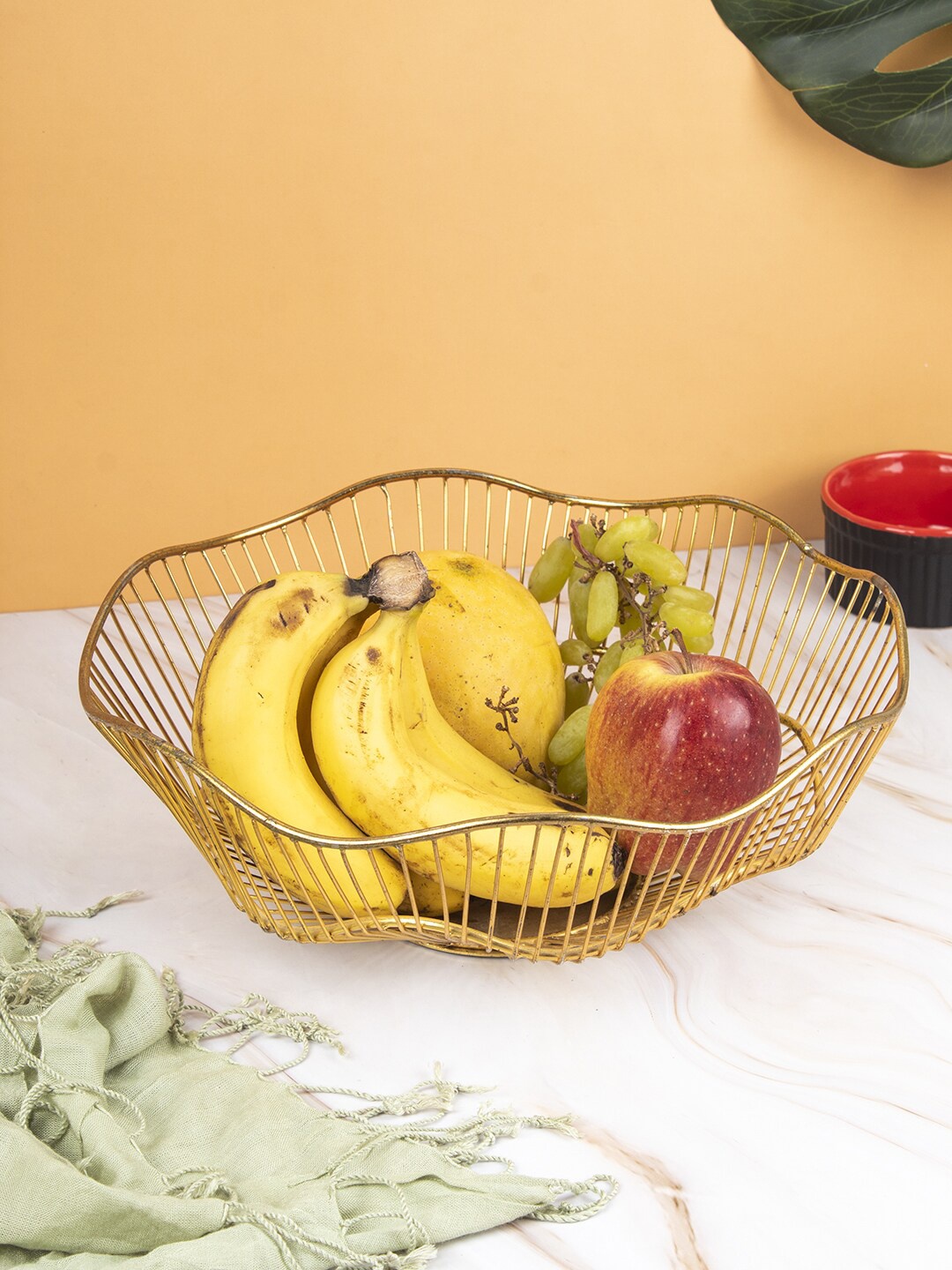 

MARKET99 Gold Solid Decorative Bowls