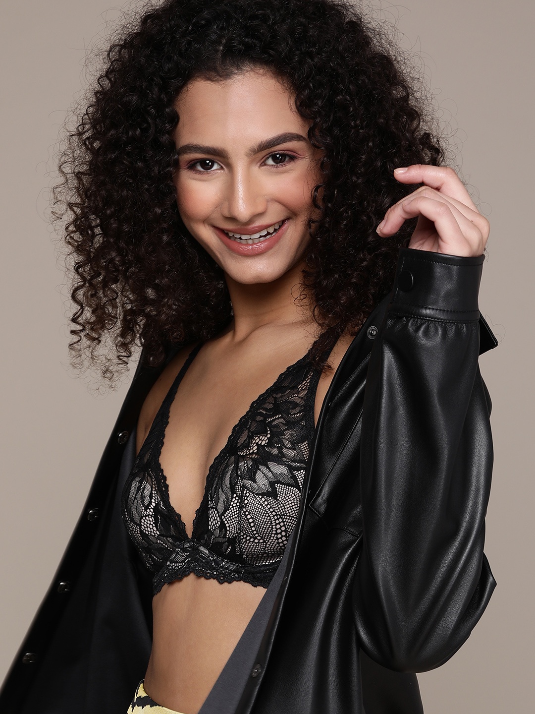 

Calvin Klein Underwear Black Bra Underwired Lightly Padded With Lace Details-QF6396ADUB1
