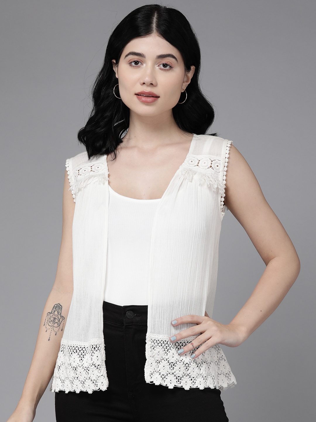 

Aarika Women White Solid Shrug