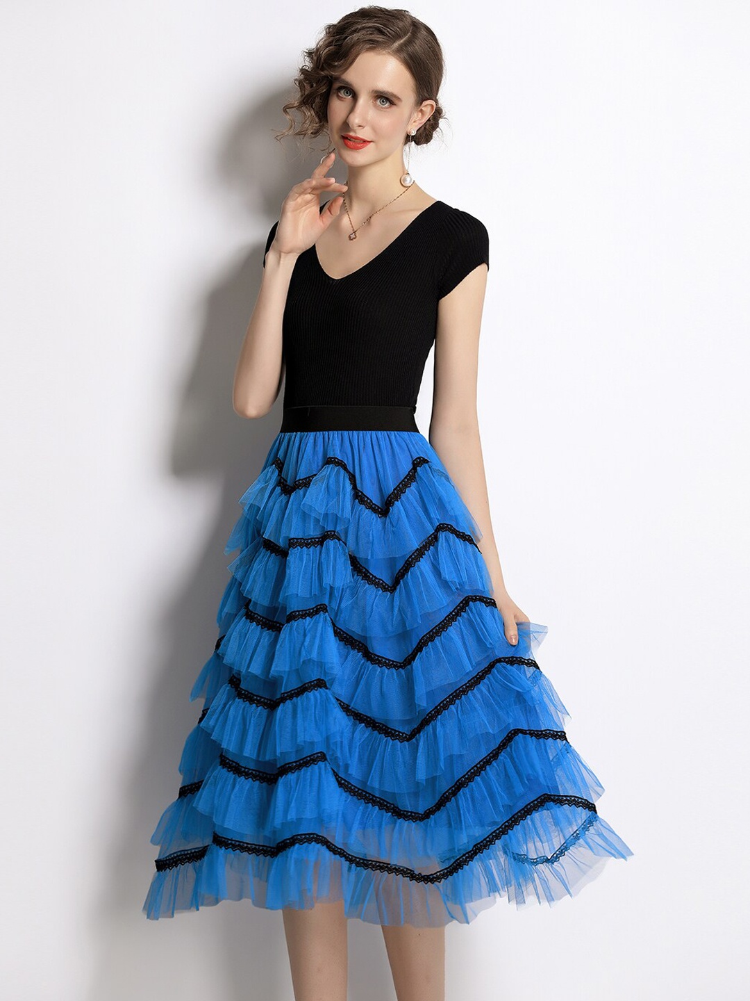 

JC Collection Women Blue & Black Solid Co-Ords