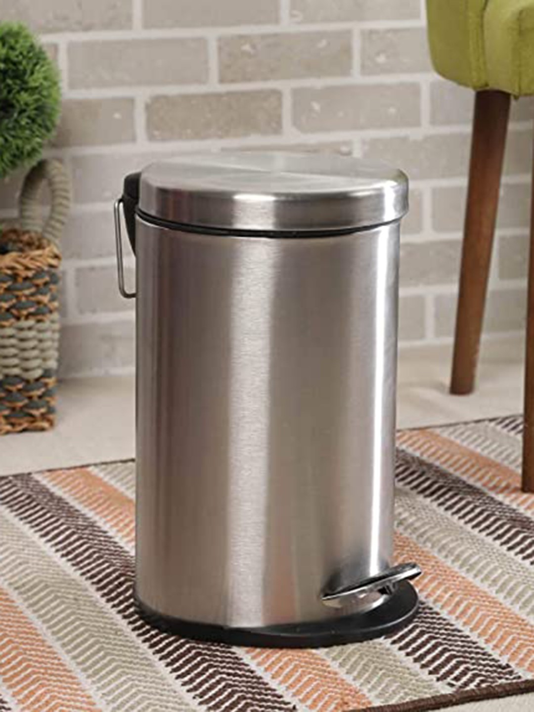 

DREAM WEAVERZ Silver-toned & Black Solid Stainless Steel Bin