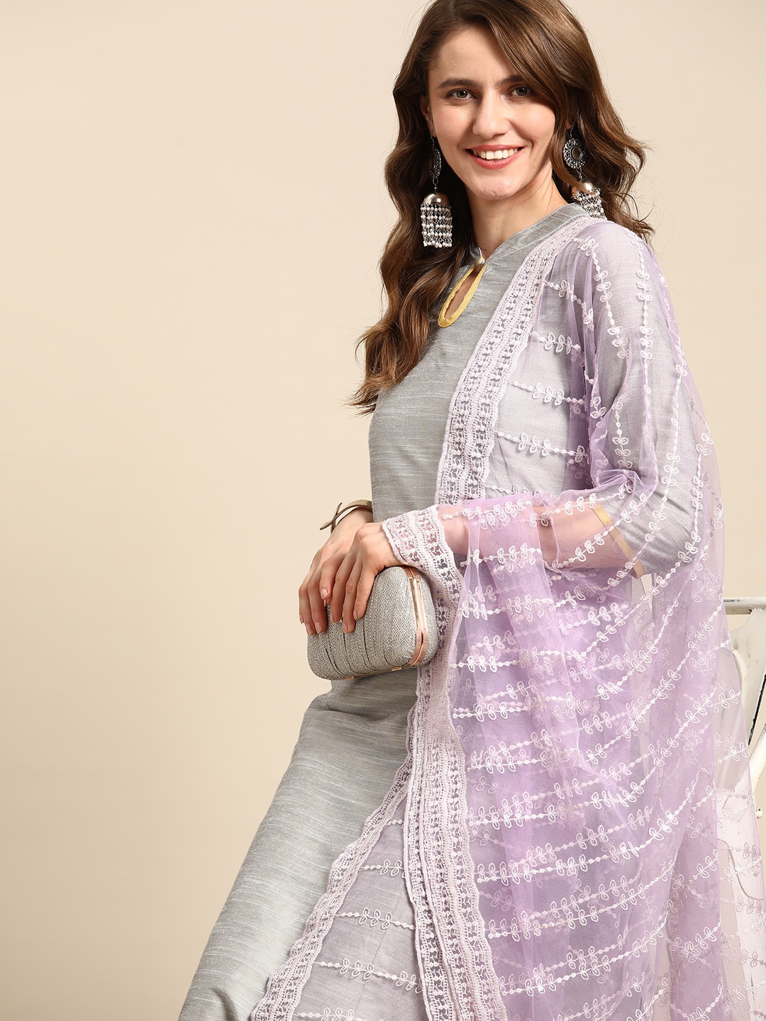 

Saadgi Mauve & Silver-Coloured Ethnic Motifs Embroidered Chikankari Sequin Dupatta