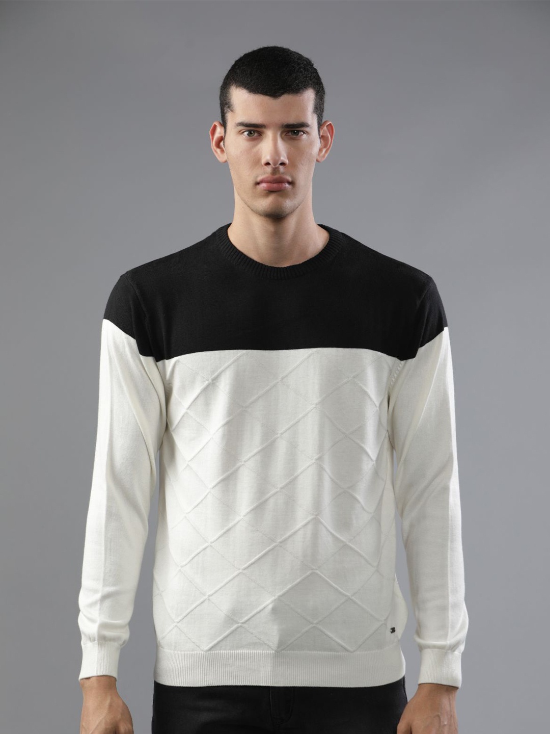 

t-base Men Black & White Colourblocked Pullover