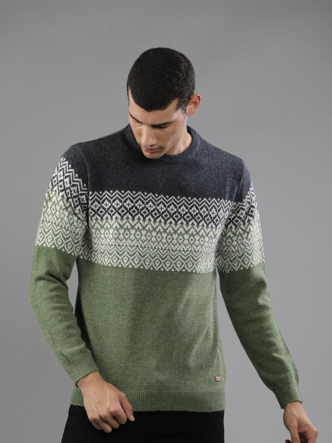 

t-base Men Green & Off White Printed Pullover