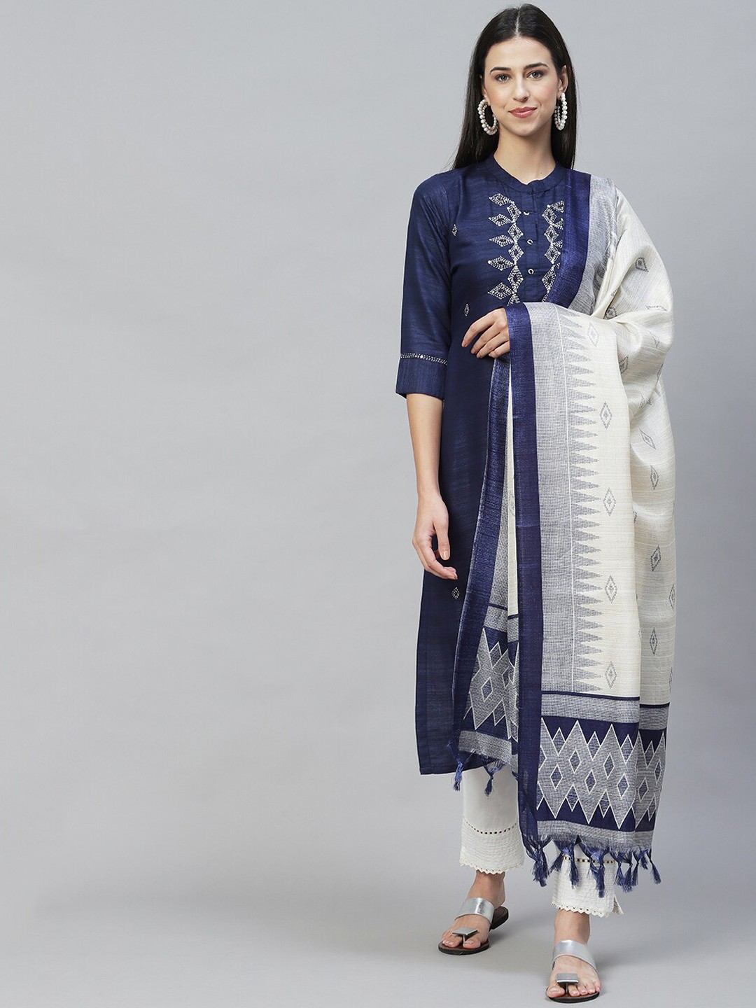 

FASHOR Women Navy Blue Ethnic Motifs Embroidered Thread Work Kurta With Dupatta