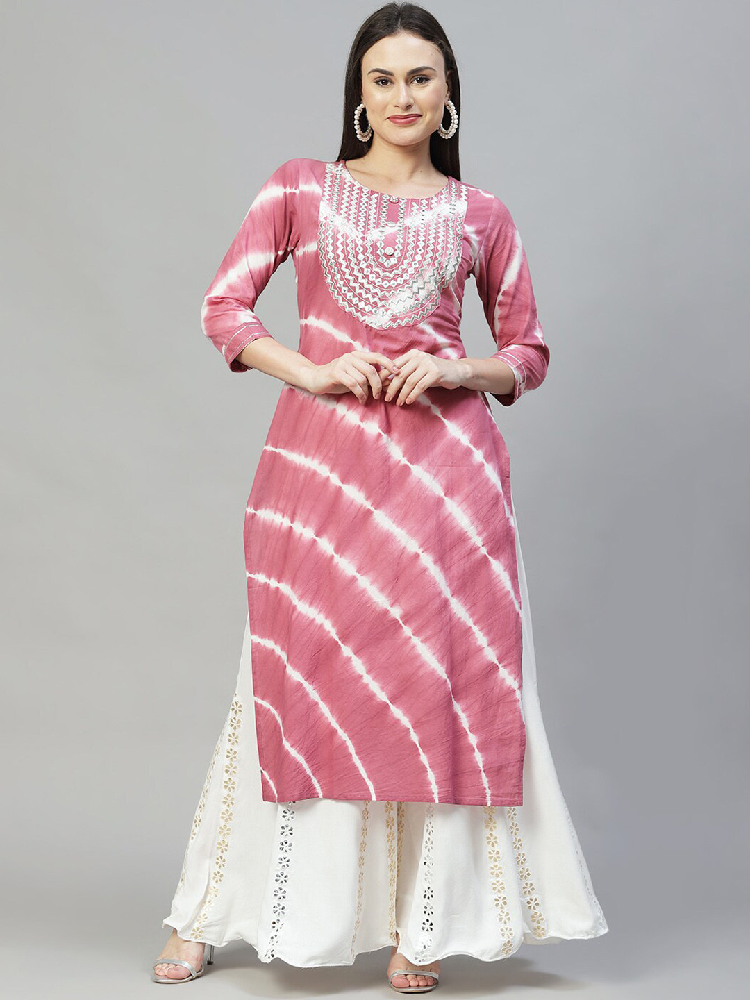 

FASHOR Women Mauve & White Leheriya Printed Cotton Thread Work Kurta