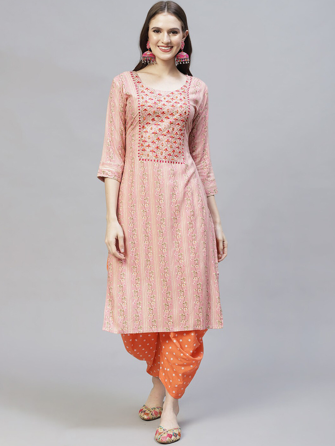 

FASHOR Women Pink & Orange Floral Printed Thread Work Straight Fit Kurta