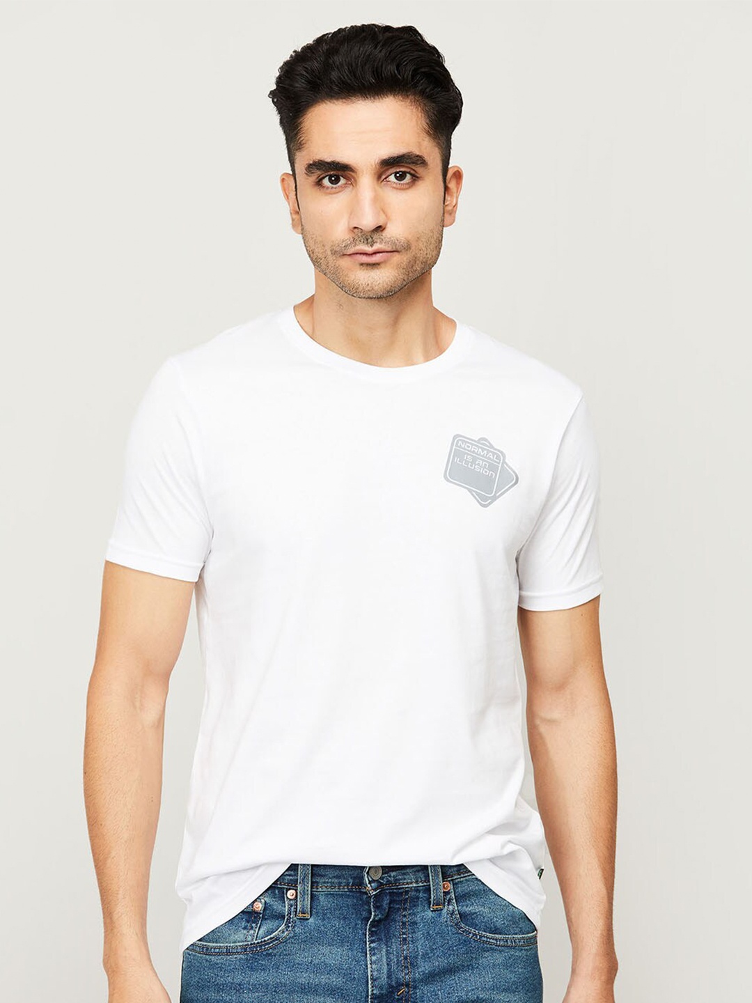 

Bossini Men White Solid Pure Cotton T-shirt