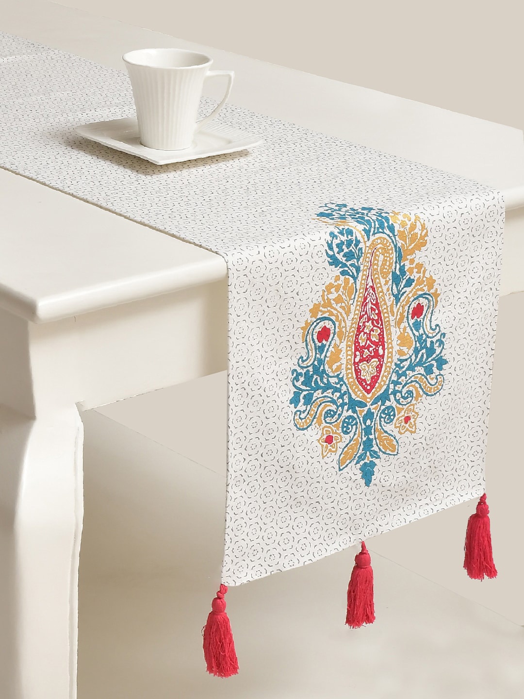 

BLANC9 White & Red Printed Pure Cotton 4/6 Seater Runners