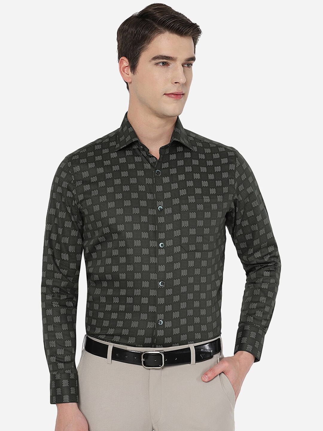 

METAL Men Green Tight Slim Fit Geometric Printed Cotton Formal Shirt