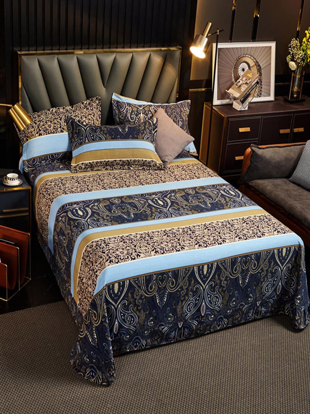 JC HOME Blue White Floral 220 TC Cotton Queen Bedsheet with 2 Pillow Covers