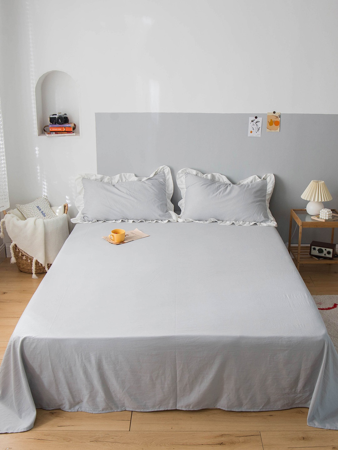 

JC Collection Grey & Off White 150 TC Queen Bedsheet with 2 Pillow Covers