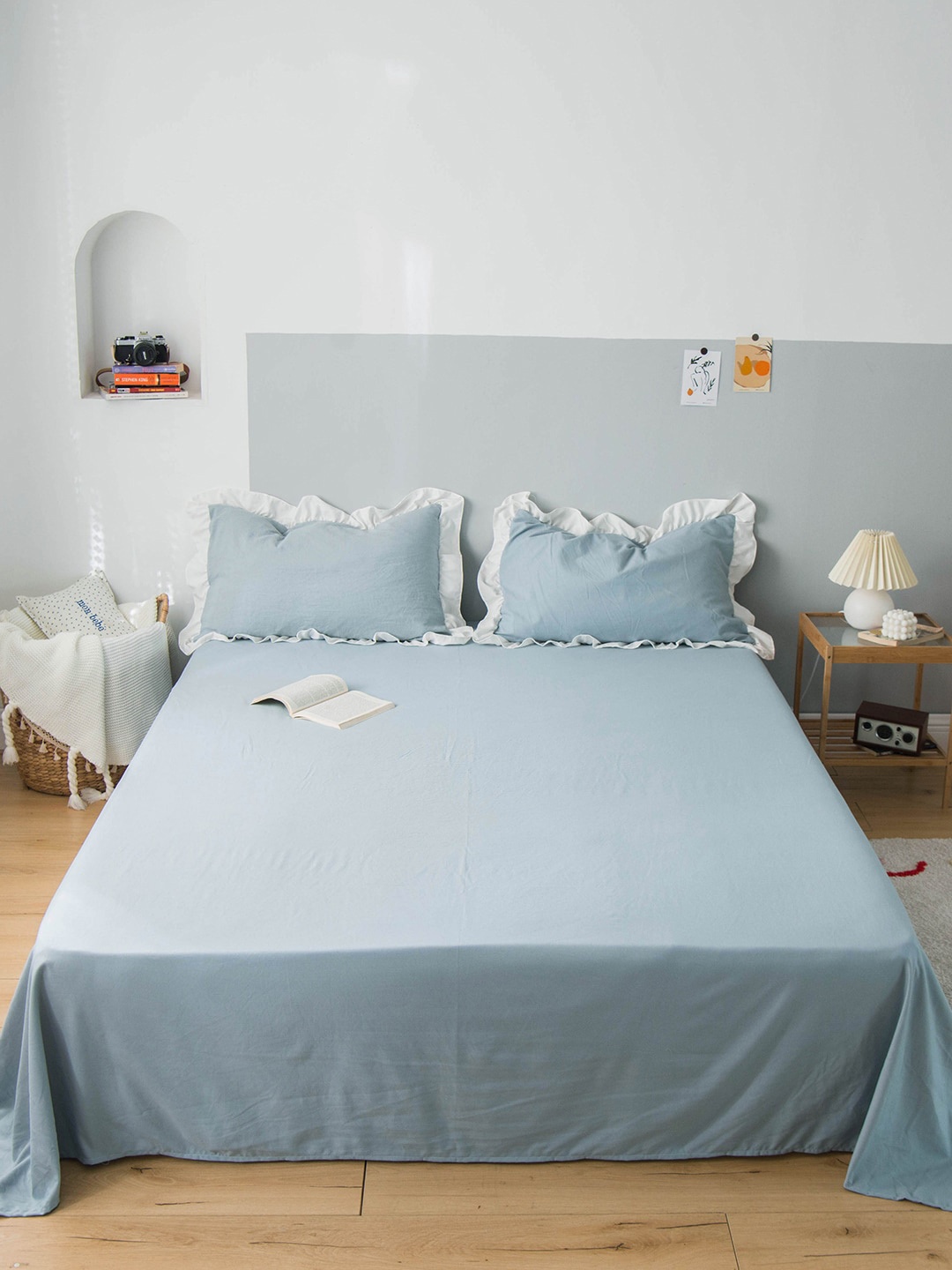 

JC HOME Blue & White 150 TC King Bedsheet with 2 Pillow Covers