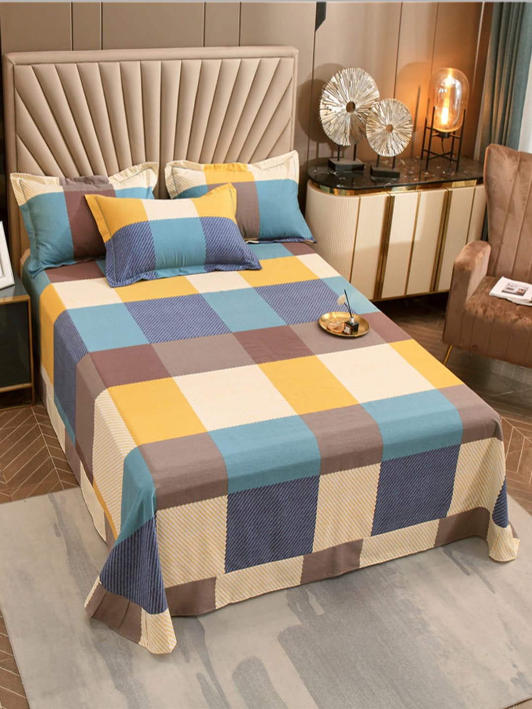 

JC HOME Yellow & Bronze-Toned Geometric King Bedsheet with 2 Pillow Covers