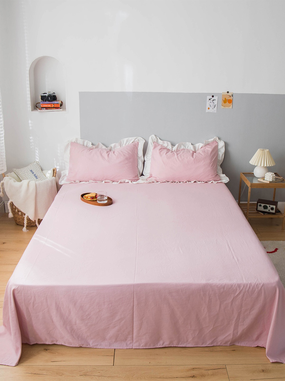 JC HOME Pink & White 150 TC King Bedsheet with 2 Pillow Covers