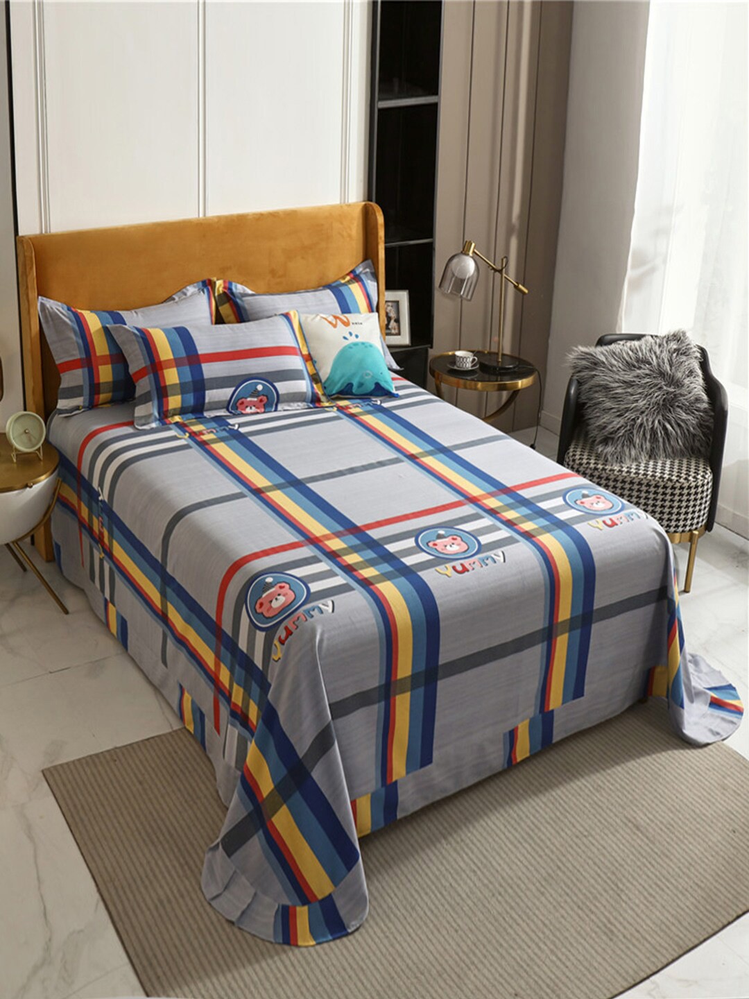 

JC HOME Grey & Red Geometric King Bedsheet with 2 Pillow Covers