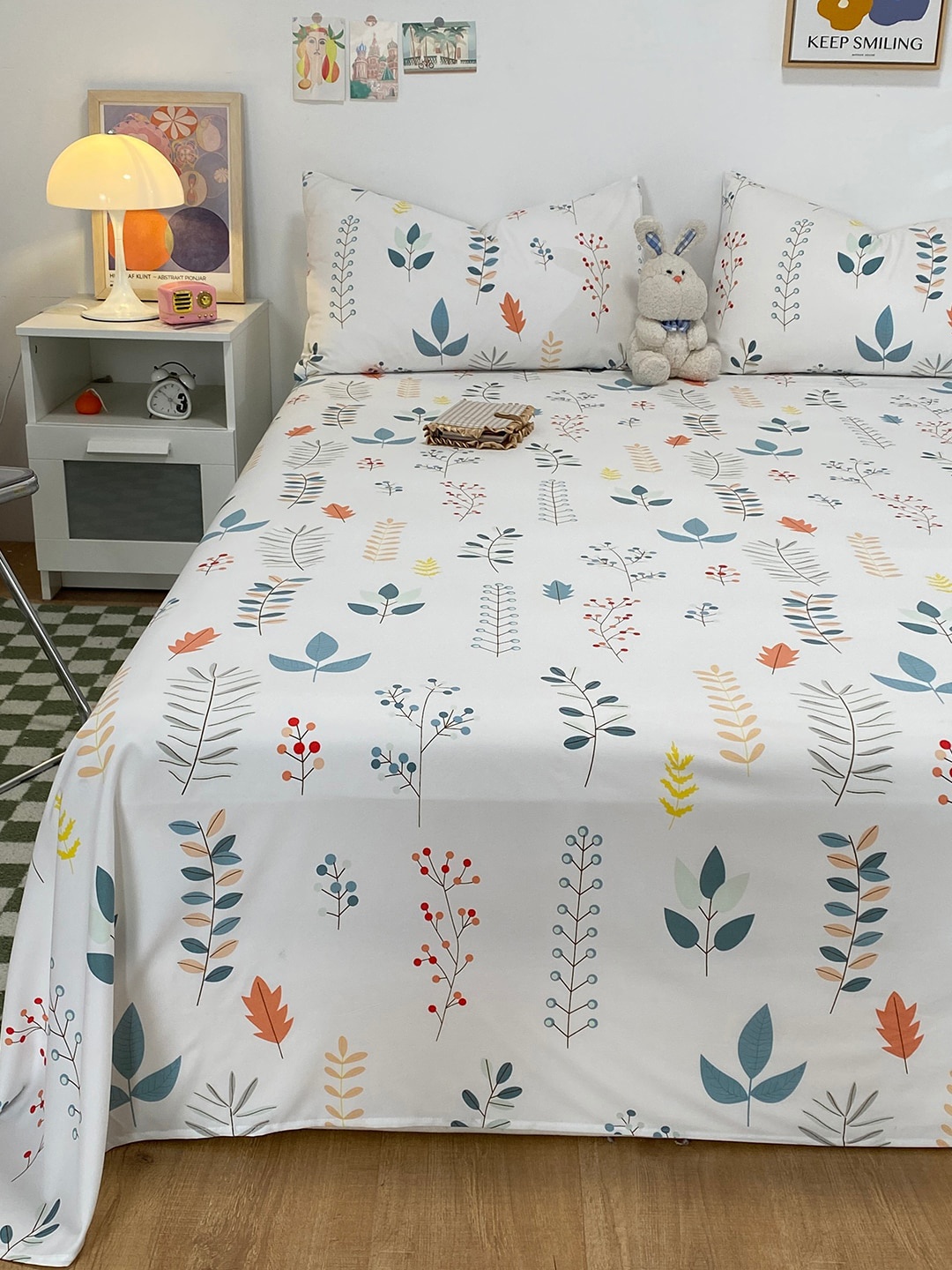 

JC Collection White & Green Floral 144 TC King Bedsheet with 2 Pillow Covers