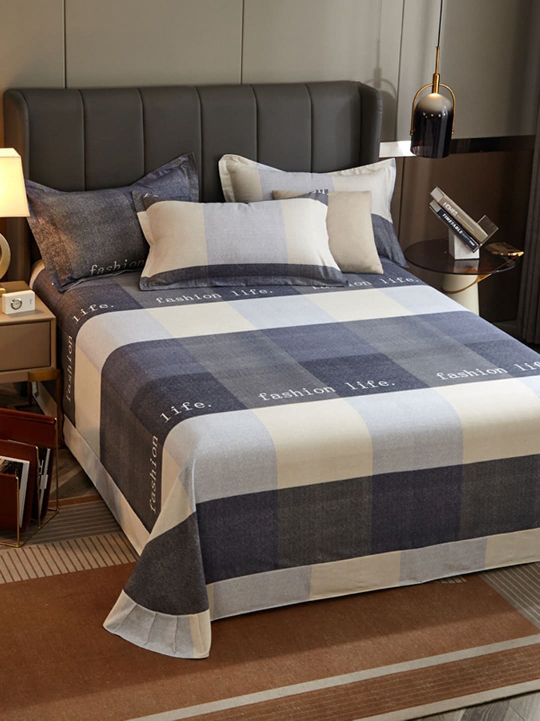 

JC HOME White & Grey Geometric 220 TC Cotton Queen Bedsheet with 2 Pillow Covers