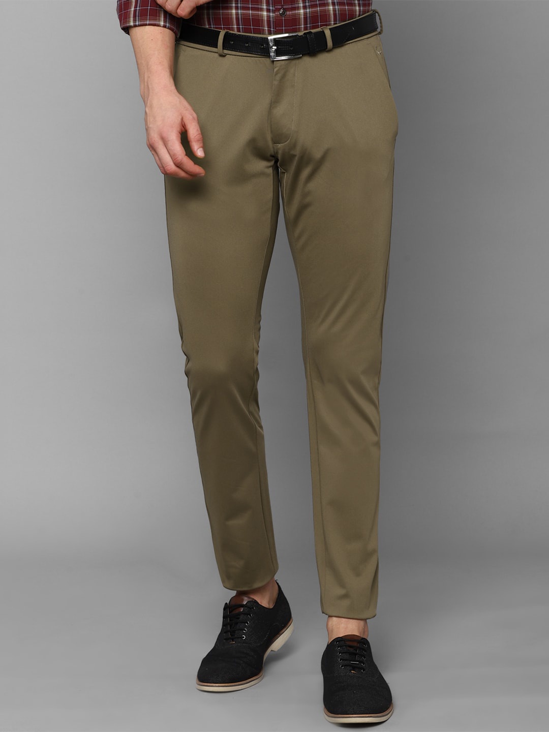

Allen Solly Men Olive Green Slim Fit Solid Trousers