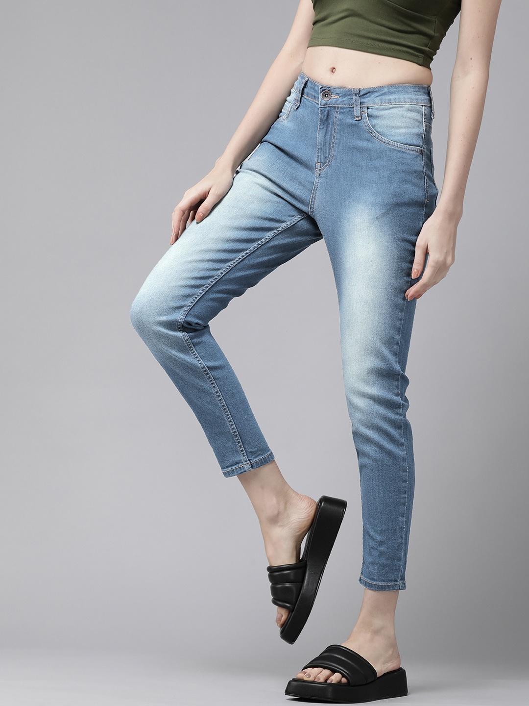 

Roadster Women Blue Skinny Fit Mid-Rise Clean Look Stretchable Cropped Jeans